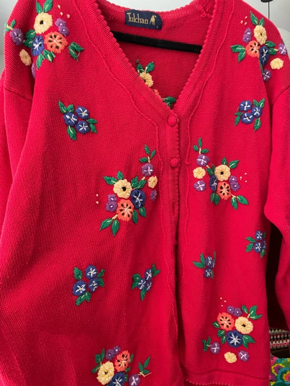 Vintage red knit flower embroidered cardigan sweater - Picture 3 of 6